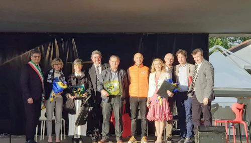 Zilli con gli imprenditori dell'area premiati alla 18. edizione di ItinerAnnia 